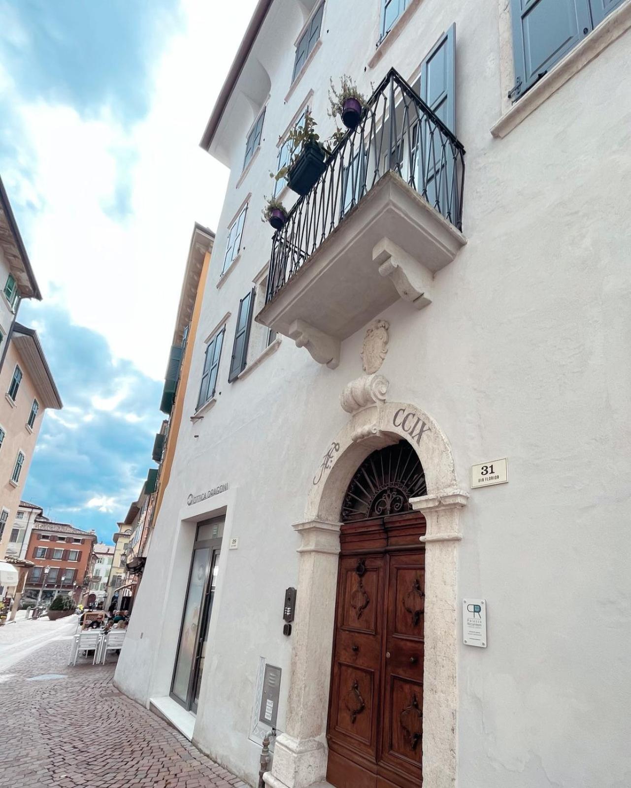 Appartamento Palazzo Riccamboni Riva del Garda Esterno foto